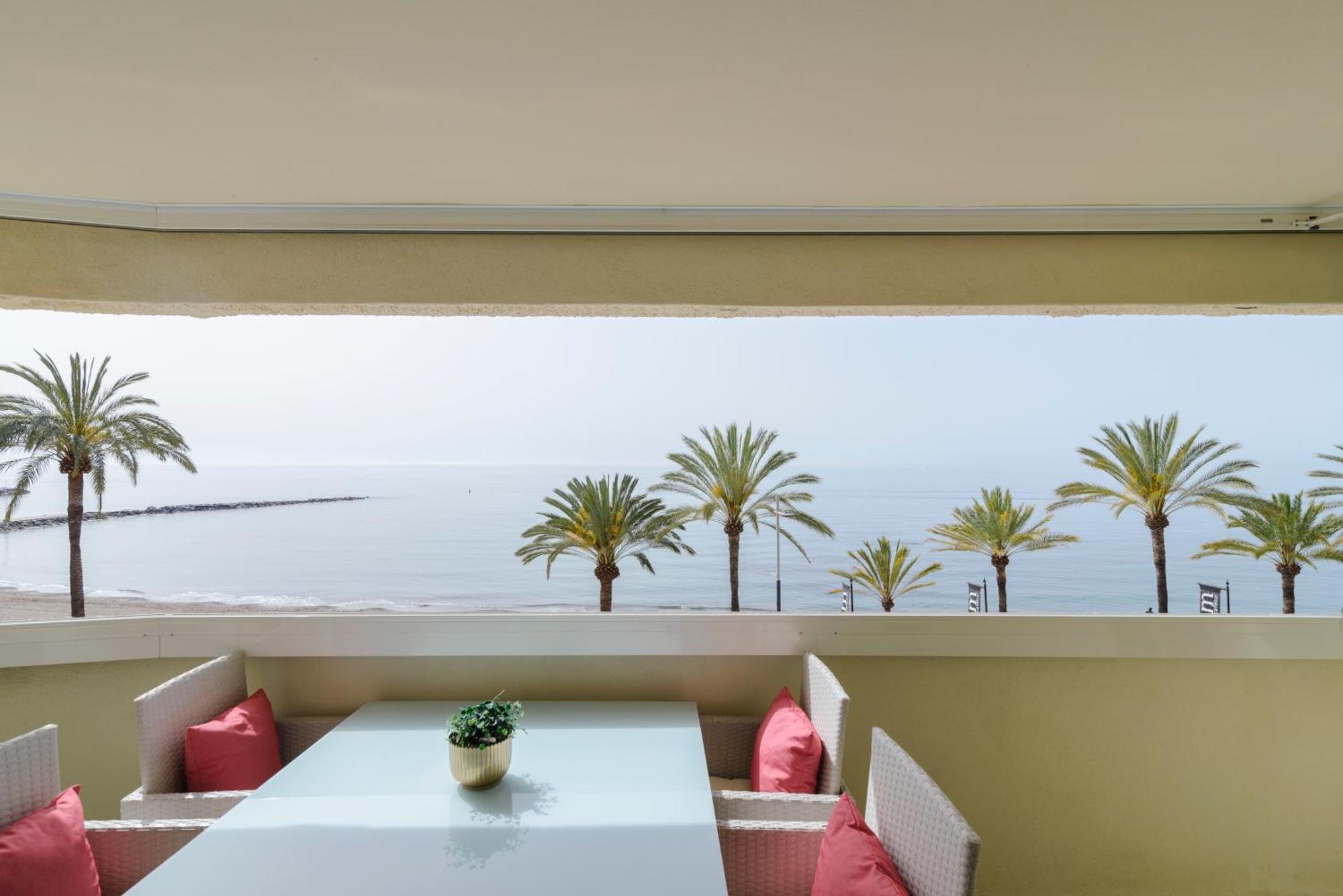 Sea Front Apartment In Marbella Center Exteriör bild