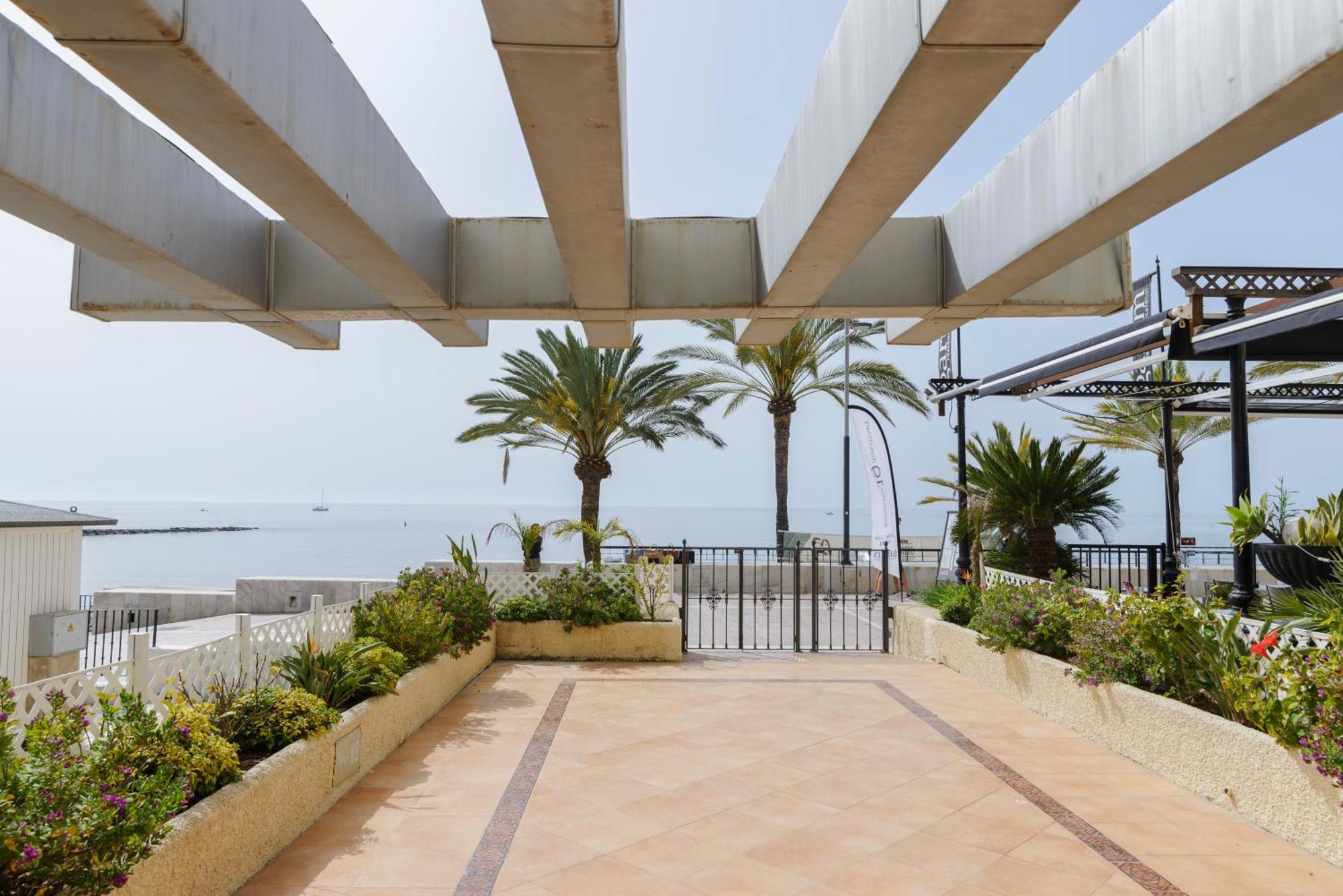 Sea Front Apartment In Marbella Center Exteriör bild