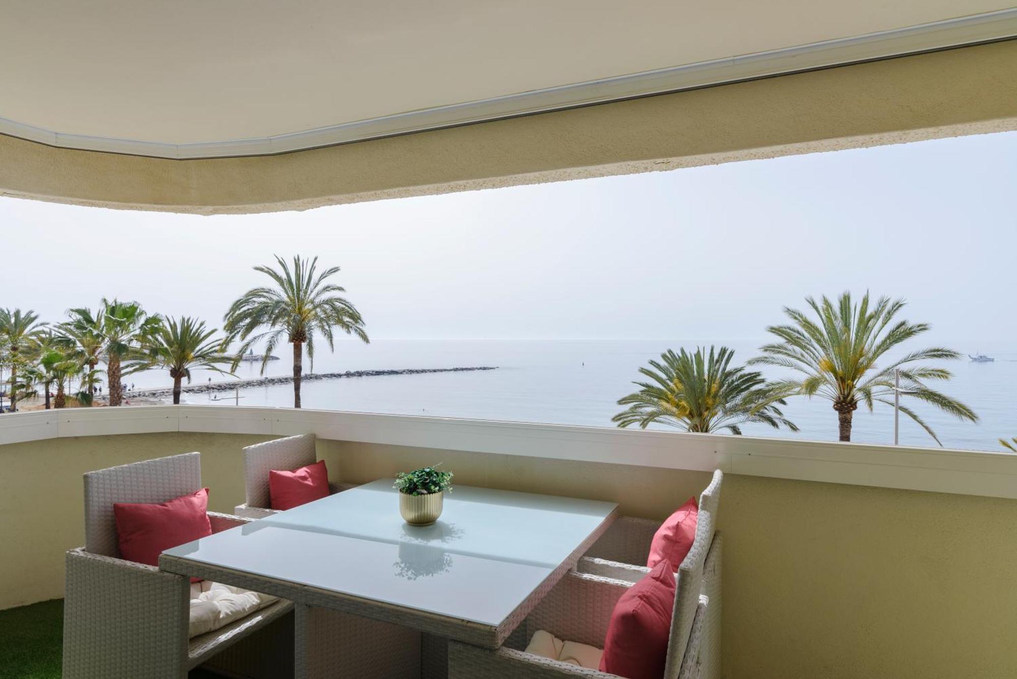 Sea Front Apartment In Marbella Center Exteriör bild